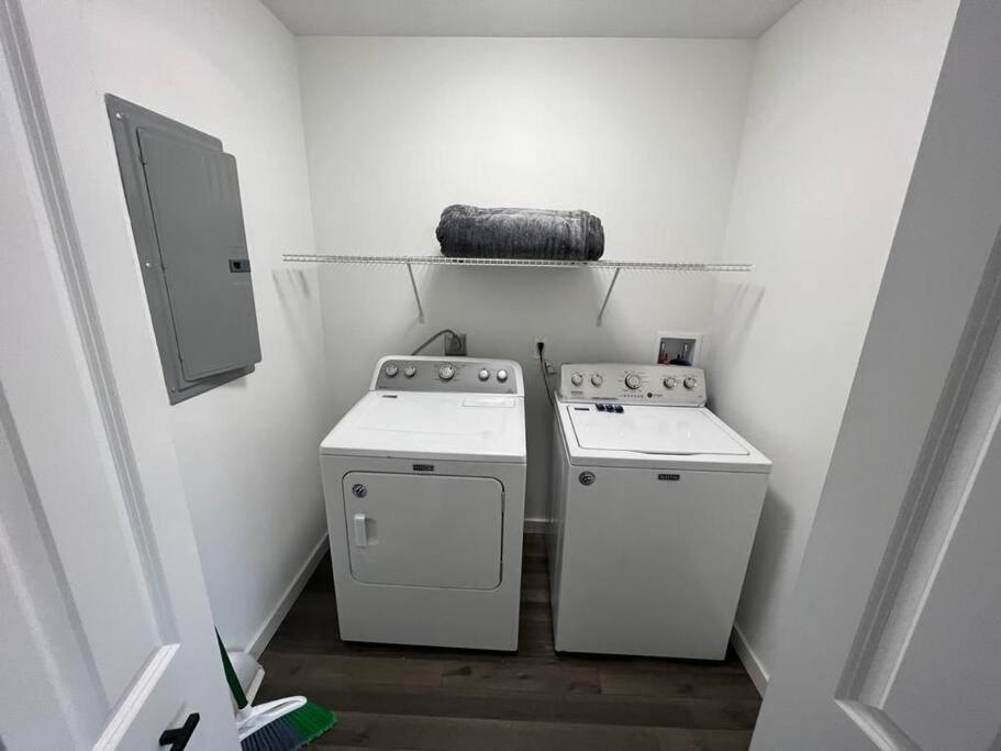 Modern Home At Colonial College Park アトランタ エクステリア 写真