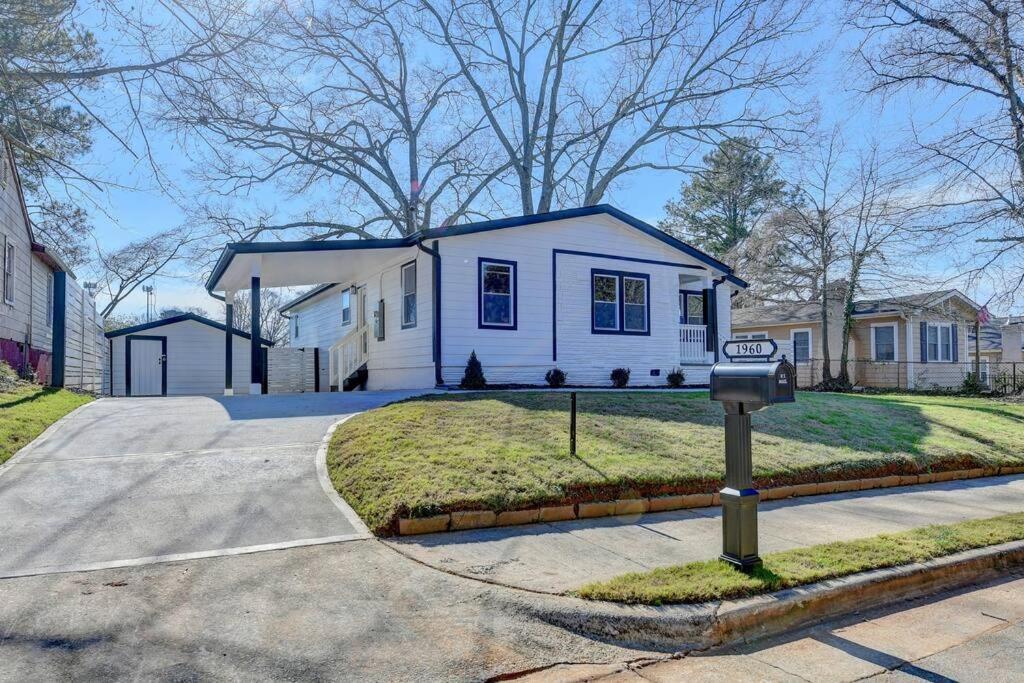 Modern Home At Colonial College Park アトランタ エクステリア 写真