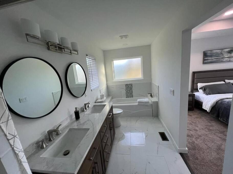 Modern Home At Colonial College Park アトランタ エクステリア 写真