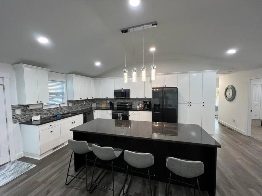 Modern Home At Colonial College Park アトランタ エクステリア 写真