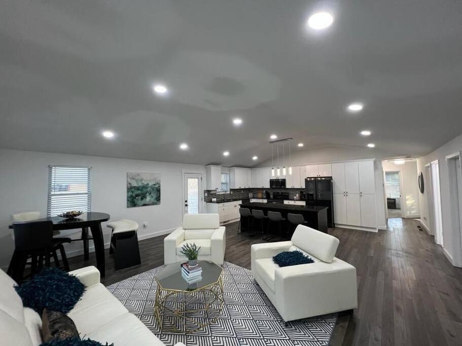 Modern Home At Colonial College Park アトランタ エクステリア 写真
