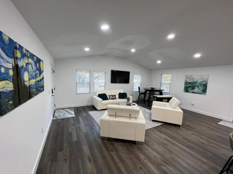 Modern Home At Colonial College Park アトランタ エクステリア 写真